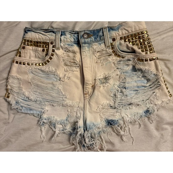 Levi's 551 Women's Light Wash Destroyed & Studded Lace Pocket Shorts, Size 8 - Picture 1 of 8